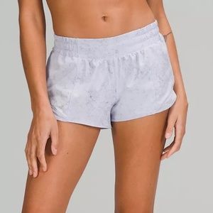 LULULEMON Hotty Hot Low-Rise Lined Short 2.5" Size 4, Gravel Dust Pastel Blue